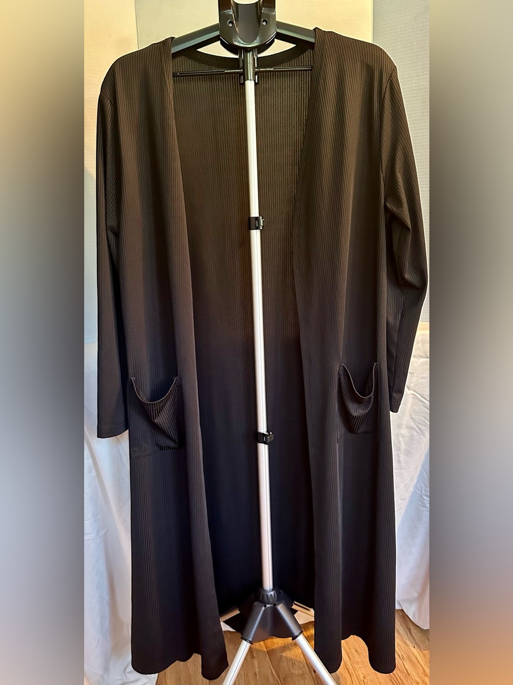 Long Open-Front Ribbed Black Robe with Front Pockets